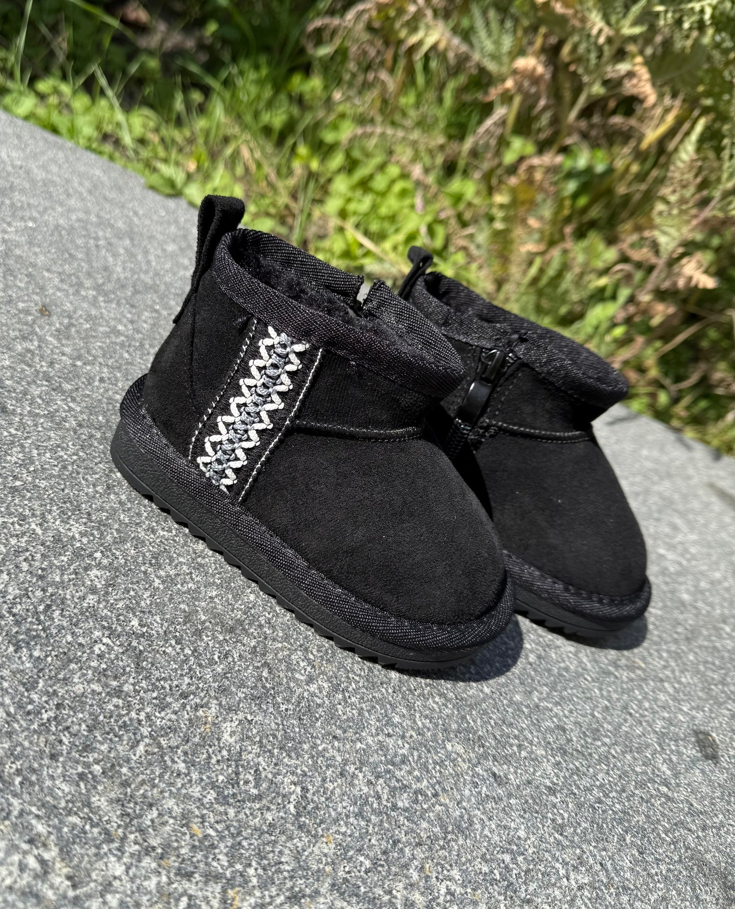 UGGS | Zwart me rits