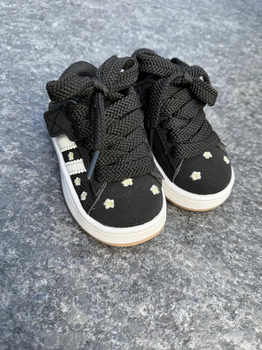 SNEAKER | Zwarte bloem