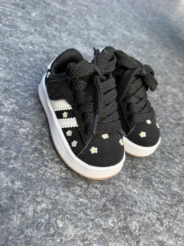 SNEAKER | Zwarte bloem