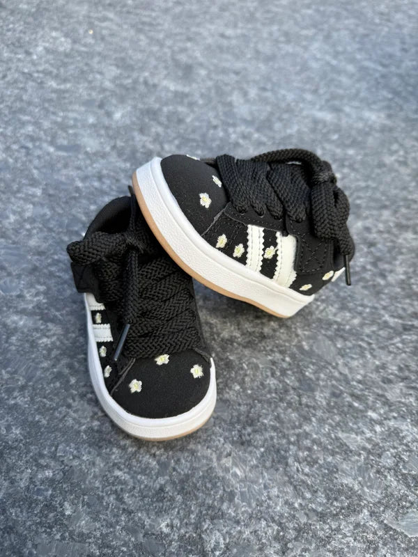SNEAKER | Zwarte bloem